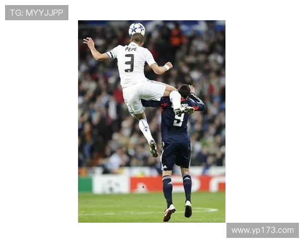 霍伊伦距红魔英雄仅一步之遥唯一必进球遭极限解围令人扼腕